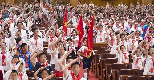 6月1日，中国少年先锋队第七次全国代表大会在北京人民大会堂开幕。