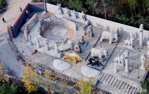 湖南湘乡重建“活人墓” 目前已责令拆除并将严肃处理