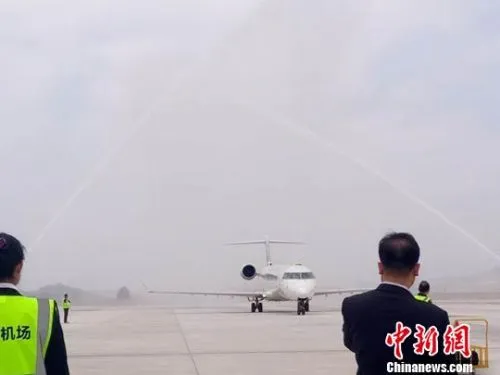 甘肃陇南机场正式通航 助推融入中新南向通道建设